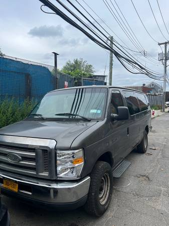 Furgoneta para 15 pasajeros - $4,000 (Mount Vernon)63614632847873120