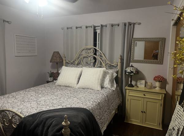 $850 / 1br - $850./Fully furnished room - private bath all utilities included (Visalia)63809616433921121