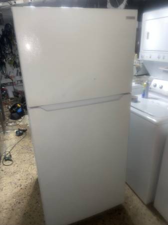 Insignia 30 inch wide refrigerator 1