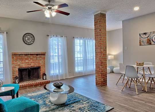 $1,120 / 1br - 742ft2 - Washer/Dryer, Two Sparkling Blue s, Refrigerator (1400 Esters Rd, Irving, TX)63936223285762121
