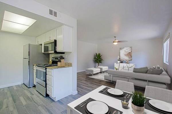 $1,199 / 2br - 789ft2 - Great Location, Pool & Spa, Major Upgrades, Fantastic Community (Mesa)64047539312258120