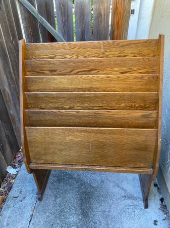 Vintage Solid Oak Magazine & Periodical Display Rack Stand – Excellent 1