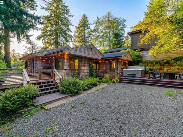 $220 / 4br - 2003ft2 - Enjoy the outdoors surrounded by gorgeous native landscape (Cannon Beach)63999453837954121