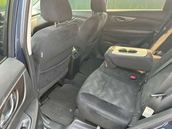 2015 Nissan Rogue SV. AWD. 60,000 millas. - $14,900 (Marysville, WA)63441480503939122
