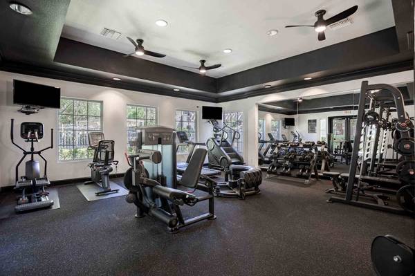 $2,160 / 1br - 850ft2 - Bicycle Storage Racks, Over-sized Walk-in Closets, 1bd 1ba64043495527298120