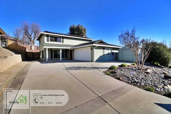 $2,650 / 4br - 2114ft2 - 251 Kamp Way - Solar Panels, Washer, Dryer, Refrigerator, Small Dog OK (Redding)63175258996483121