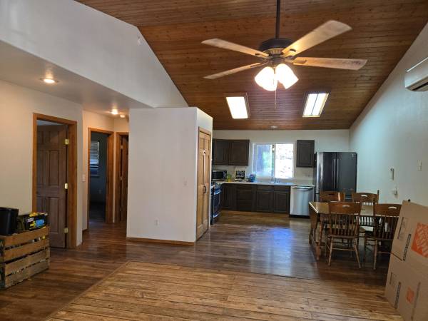 $300,000 / 2br - 913ft2 - Mountain Home For Sale (Mountain Ranch)63952111834114124