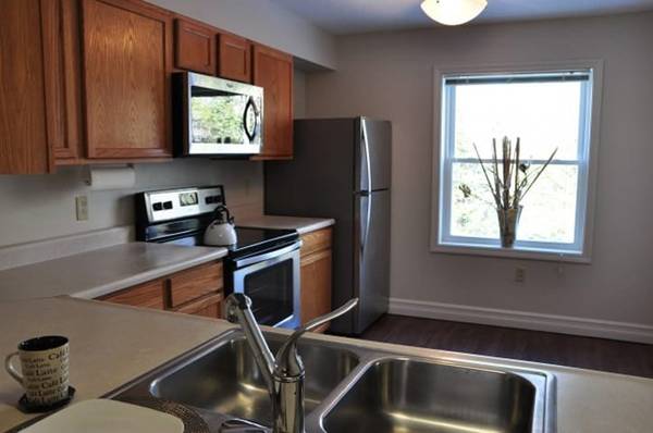 $2,515 / 2br - 875ft2 - Open Floor Plan, Storage Units, Gas Heat Included (42 Wolf Rd, Lebanon, NH, USA, Lebanon, NH)63932057537282121