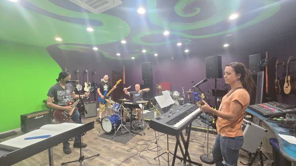 Drummer Wanted: Must Tolerate Tambourine Domination (Elk Grove)63679341795843122