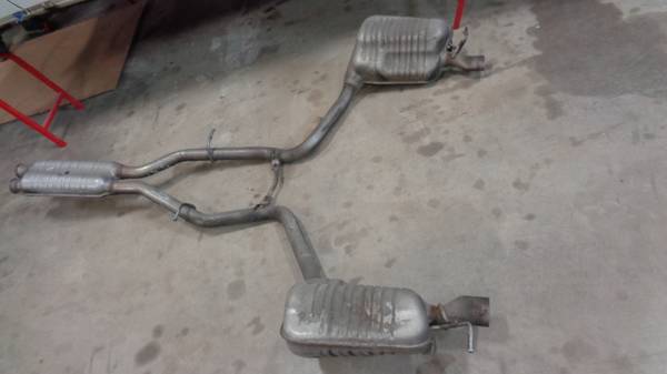 2012-16 MERCEDES E350  EXHAUST CENTER MUFFLER AND REAR MUFFLERS 1