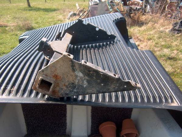 HEAVY DUTY FRAME MOUNT HITCH. 1