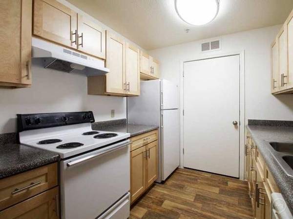 $1,328 / 3br - 1259ft2 - Refreshing Pool, Patio Storage Closets, Covered Parking (Casa Grande)64024996272387121