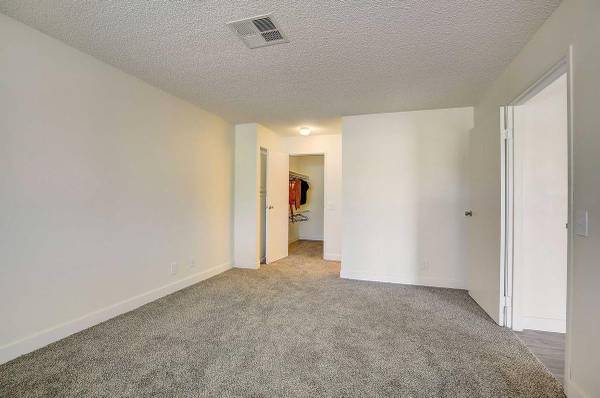 $1,399 / 1br - 792ft2 - Walking/Biking Trails, Roman Tubs, Faux Wood Flooring (Henderson)63907027779075121