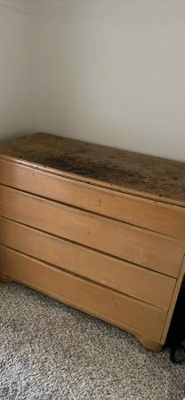 Dresser 1