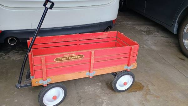 Radio Flyer Town and Country Wagon 1
