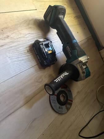 Makita Angle Grinder w/Battery 1