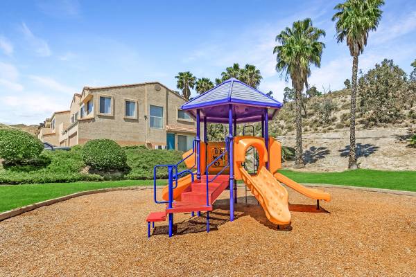 $3,149 / 2br - 997ft2 - 2 Bed, Cable Ready, Ceiling Fans (Santa Clarita)64035739474691121