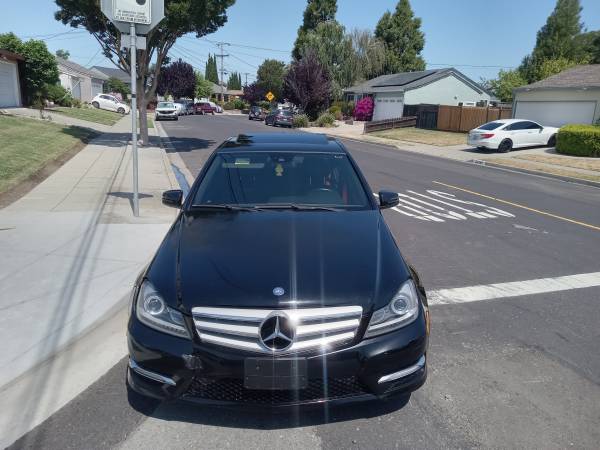 2013 Mercedes Benz C250 Negro sobre Negro Edición Deportiva. ¡Imperdible! Pasó la prueba de emisiones - $6,300 (hayward / castro valley)63624062907777124