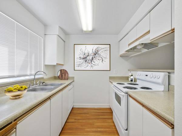 $1,300 / 1br - 610ft2 - Above and Beyond, 1 BR/1 BA, Garage Options Available63934291748738121