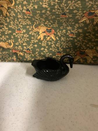 Small Black Glass Swan 1