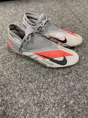 Nike Phantom Soccer Cleats 1
