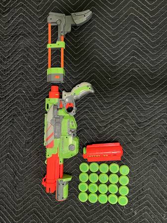 Nerf Vortex Disc Blaster with 20 Discs, Clip and Stock 1