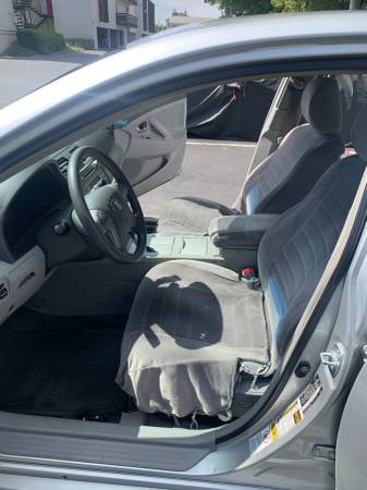 2010 Toyota Camry LE (hablo español) - $6,000 (san leandro)63617843939969123