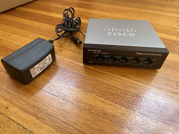 Cisco SG100D-05 v2 unmanged 5 port Gigabit Desktop Switch 1