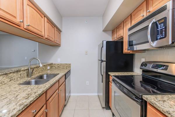 $1,958 / 1br - 788ft2 - 1BD 1BA, Microwave, Walk-in Closets (4201 Jefferson Oaks Cir, Fairfax, VA)63916757668738124