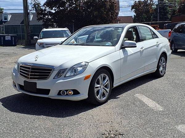 2011 Mercedes-Benz Clase E E 350 Lujo 4MATIC AWD Sedán de 4 puertas - $13495.0063470613354627122