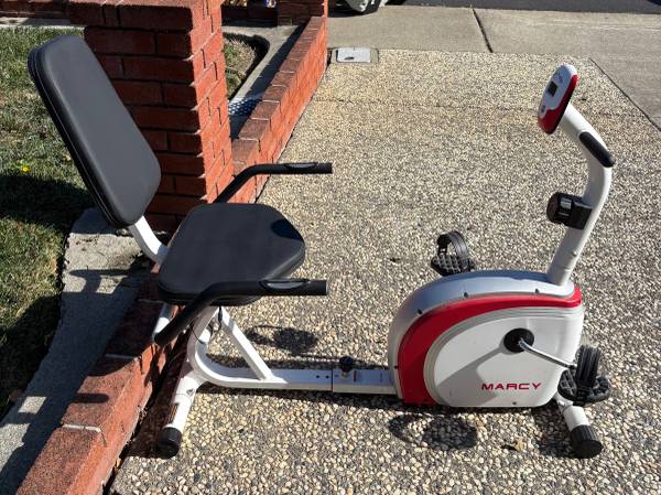Marcy ME-709 Recumbent Exercise Bike. 1