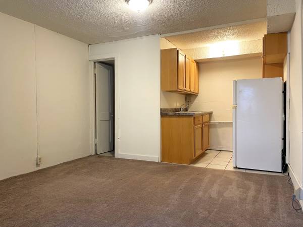 MIDDLETON Studio, off-street parking, HEAT included, Oct. 16! 1