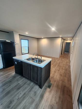 $950 / 3br - Vida cómoda hecha simple (Junction City)63978412625922123