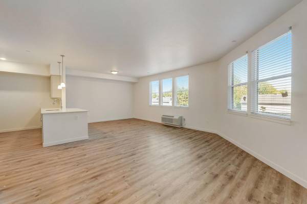 $2,799 / 3br - 1400ft2 - Front-Loading Washers & Dryers, Air Conditioning, Dog Wash Station64038884320514121