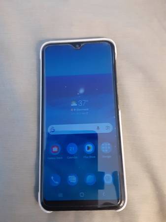 samsungA10e 32gb cell phone w/ case and protective glass tracfone 1