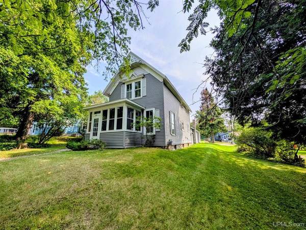 $124,900 5 BR, 1.5 BA Victorian home MLS 50185403 (iron River)64151608138881120