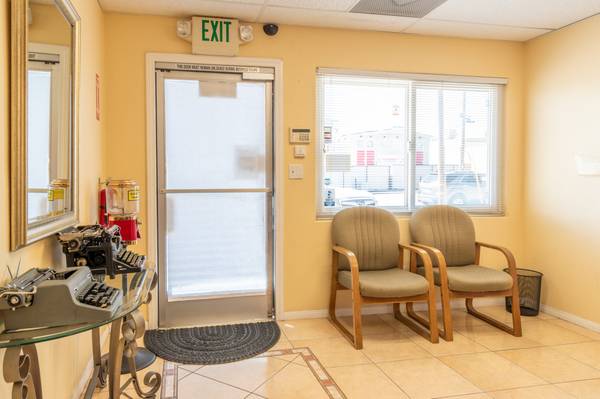 $350 / 75ft2 - Private Office in Renovated Building (Rolando / SDSU / La Mesa)63998606303490121