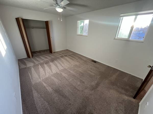 Primary Bed/Bath in Shared Arvada House - Ideal for Young Professional 1