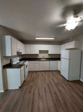 $1,725 / 2br - 960ft2 - $1725/2bed 2 bath Downstairs with a $300 off special at move in!! (Sacramento)63844739789697122