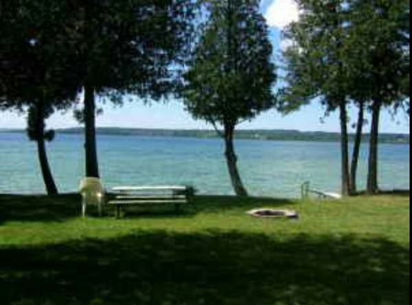 $1 / 4br - Lale Leelanau COTTAGE - Booking 2026 (12 Minutes from TC, Munson Hospital)64037723614209123