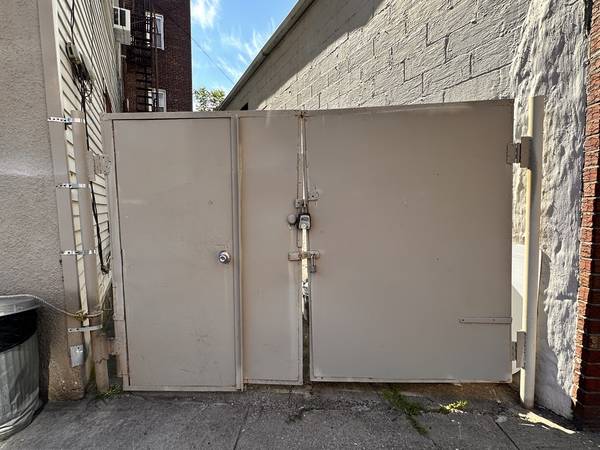 $400 / 380ft2 - $400  extra long gated parking spot (Greenpoint)63945498777603123