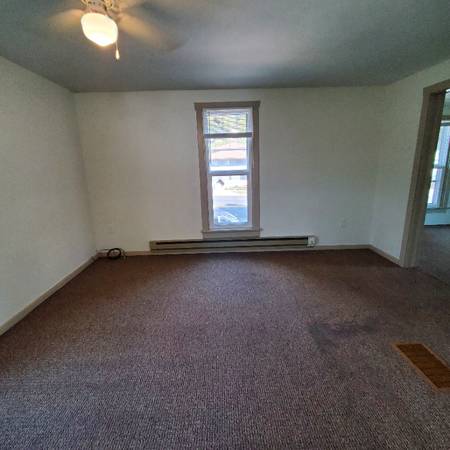 $1100.00 / 2br - 800ft2 - 2 habitaciones/1 baño en Troy - Disponible 09/07 - $110063689275966977124