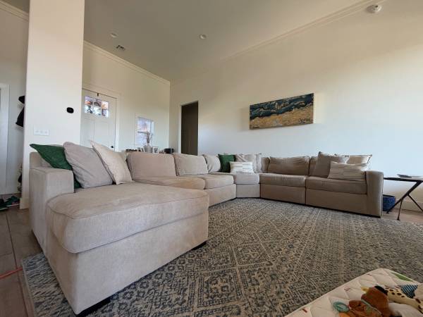 Couch beige 1
