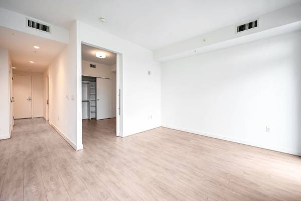 $2,400 / 1br - 744ft2 - Come In As A Stranger & Leave As  A Neighbor!!!🌞🍁🏡 (Tenley Town)63822079410947120