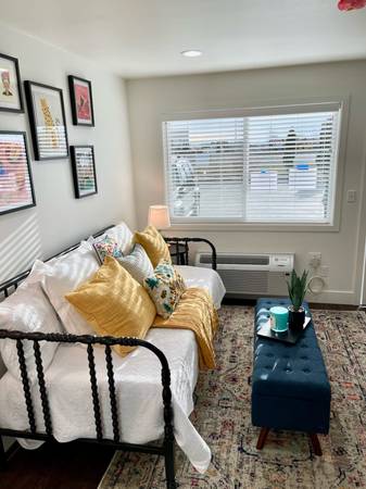 Pet Friendly, Reserved Parking Options, Air Conditioner 1