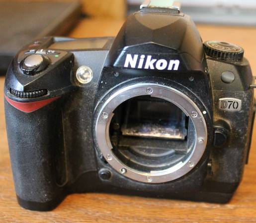 Nikon D70 Digital SLR 6.1MP DX SLR Camera Body 1