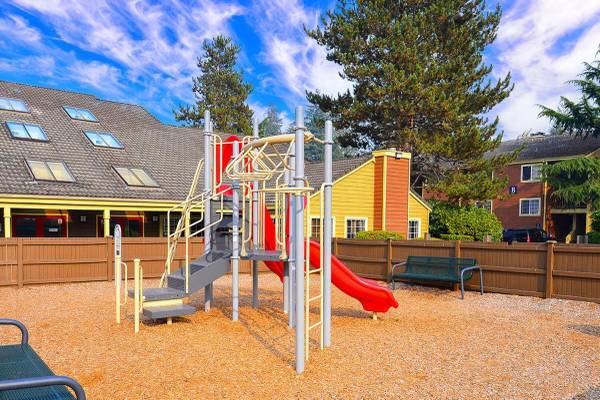 $1,950 / 2br - 884ft2 - Pumpkin SPICE Up Your Life at Centrepointe!! Discounts for Military!! (Everett)64031311450242122