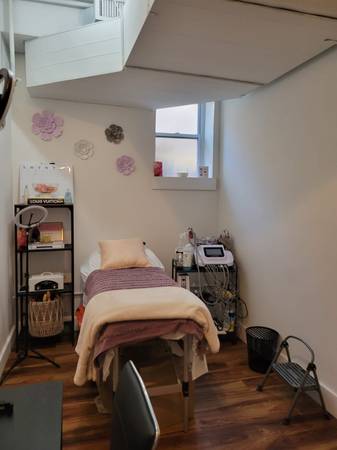 $775 Art Studio / Workspace 1 Window 1st Floor (252J #132) (Greenpoint)64212276565763121