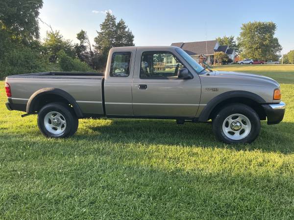 2005 ford ranger xlt, 4 wheel drive excellent shape - $9,750 (Vevay)63470600238339123
