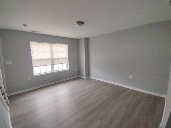$1125.00 / 2br - 948ft2 - Whitestone Village 2BR Townhouse in Lynchburg - Available  09/2025 - $63851969951745123